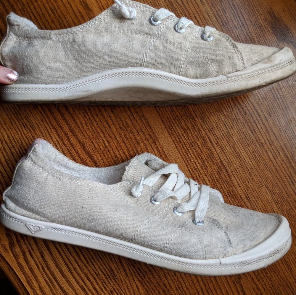 Roxy tan shoes